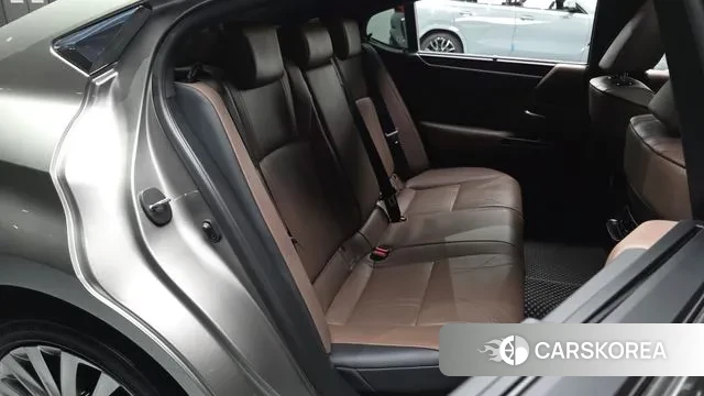 Lexus ES300h 7th generation 2023 Песочный из Кореи, фото 3