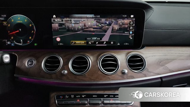 Mercedes-Benz E-Class W213 2023 Белый из Кореи, фото 3