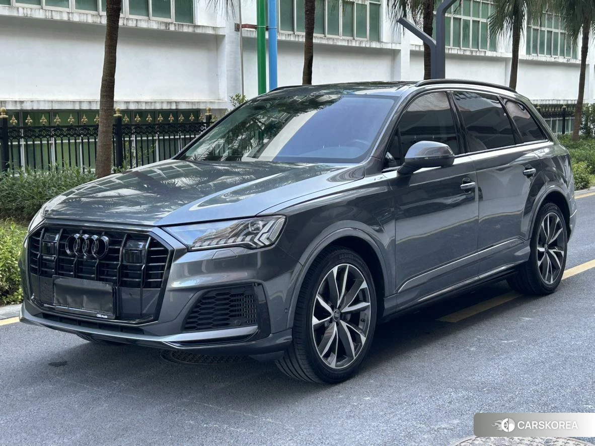 Audi Q7 2021 Темно-серый из Китая, фото 3