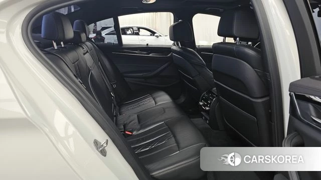 BMW 5 Series (G30) 2018 Белый из Кореи, фото 3