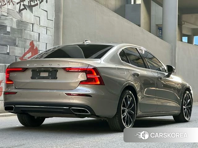 Volvo S60 2021 Темно-серый из Китая, фото 3