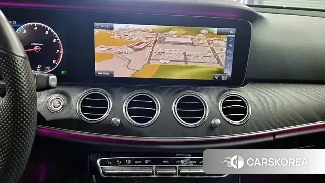 Mercedes-Benz E-Class W213 2018 Серебряный из Кореи, фото 3