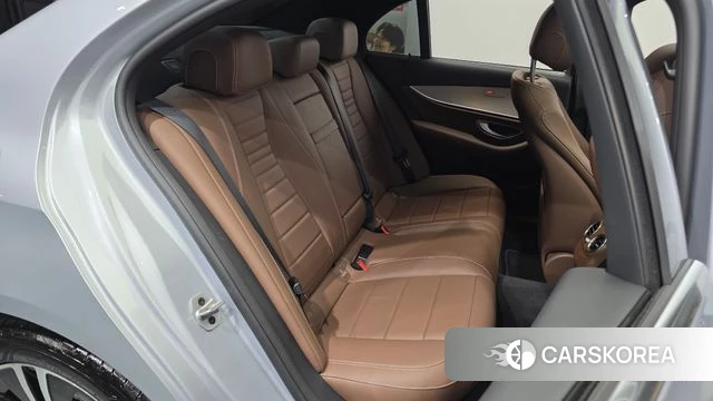 Mercedes-Benz E-Class W213 2021 Серебряный из Кореи, фото 3