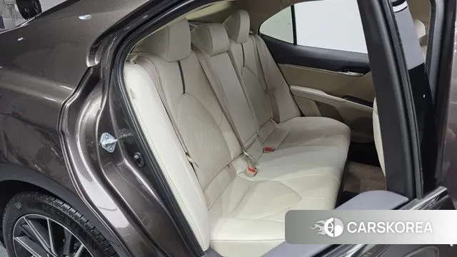 Toyota Camry (XV70) 2021 Песочный из Кореи, фото 3