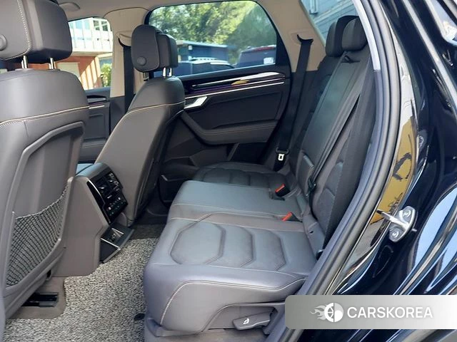 Volkswagen Touareg 3rd generation 2021 Черный из Кореи, фото 3