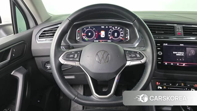 Volkswagen Tiguan second Generation 2022 Белый из Кореи, фото 3