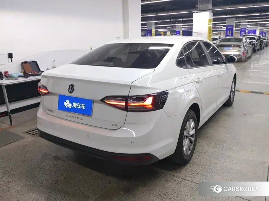 Volkswagen Lavida 2024 Белый из Китая, фото 3