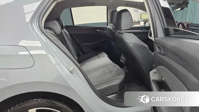 Volkswagen Golf 8th Generation 2025 Серебристо-серый из Кореи, фото 3