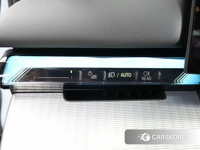 BMW i5 (G60) 2023 Светло-серебряный цвет из Кореи, фото 3