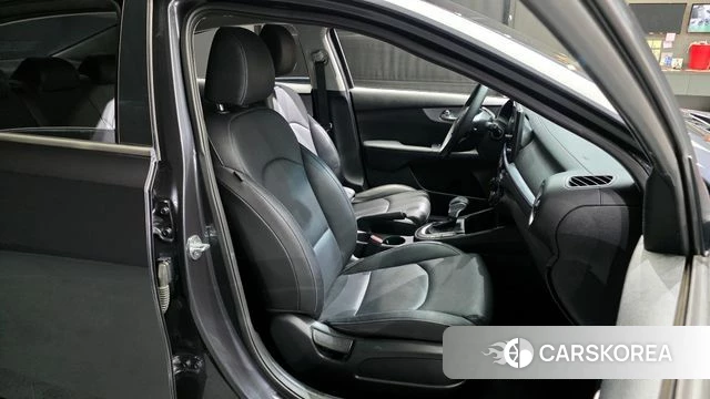 Kia The New K3 2nd generation 2021 Серый из Кореи, фото 3