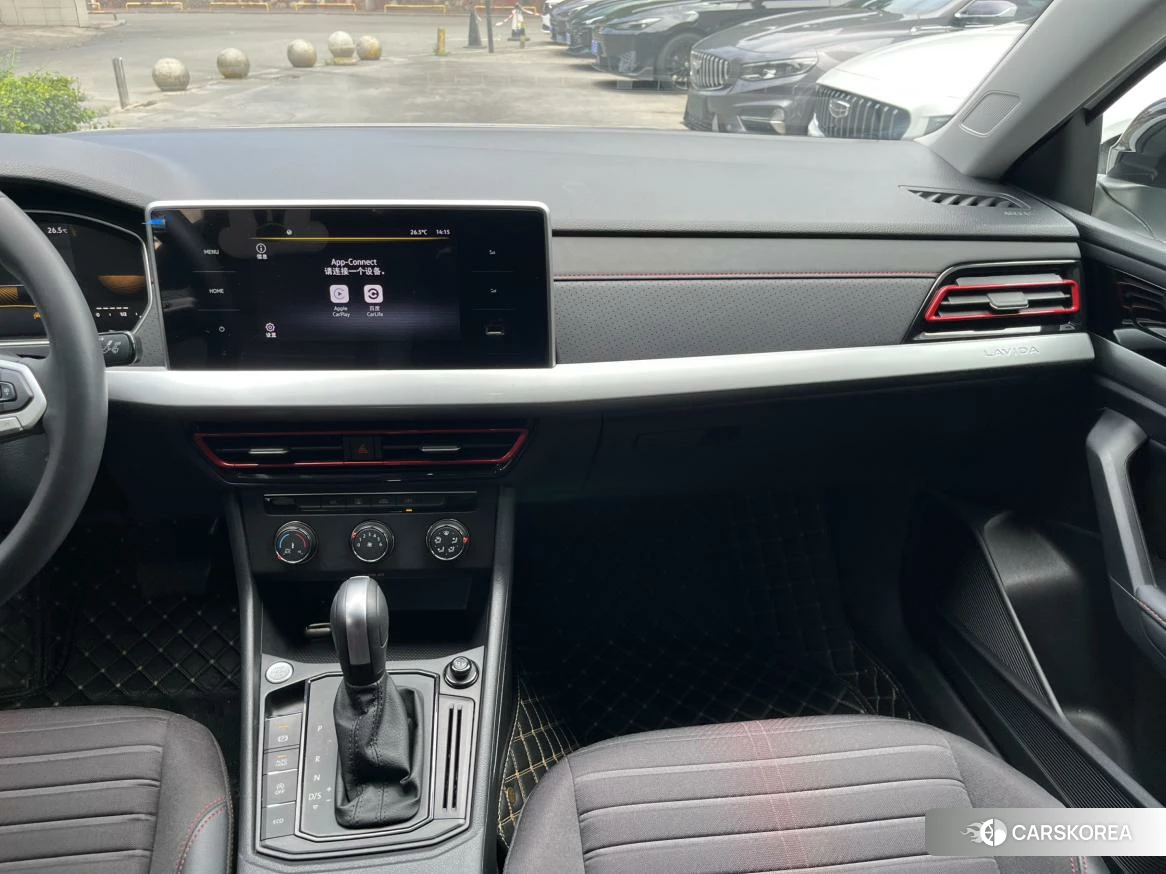 Volkswagen Lavida 2023 Белый из Китая, фото 3