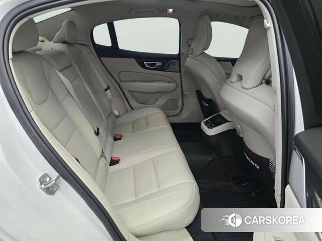 Volvo S60 3rd generation 2021 Белый из Кореи, фото 3