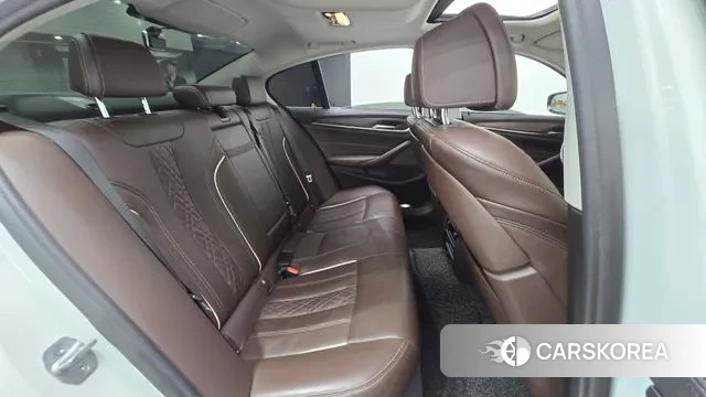 BMW 5 Series (G30) 2018 Белый из Кореи, фото 3