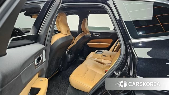 Volvo XC60 second Generation 2021 Черный из Кореи, фото 3