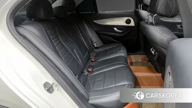 Mercedes-Benz E-Class W213 2018 Белый из Кореи, фото 3