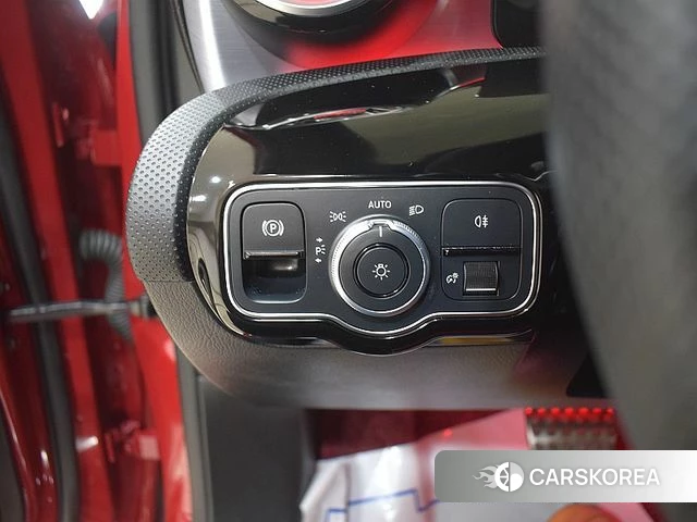 Mercedes-Benz A-Class W177 2021 Красный из Кореи, фото 3