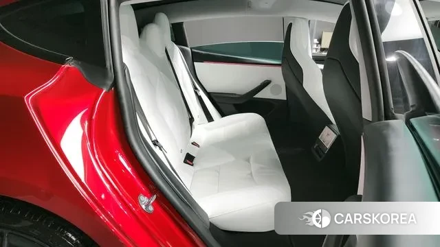 Tesla Model 3 2025 Красный из Кореи, фото 3