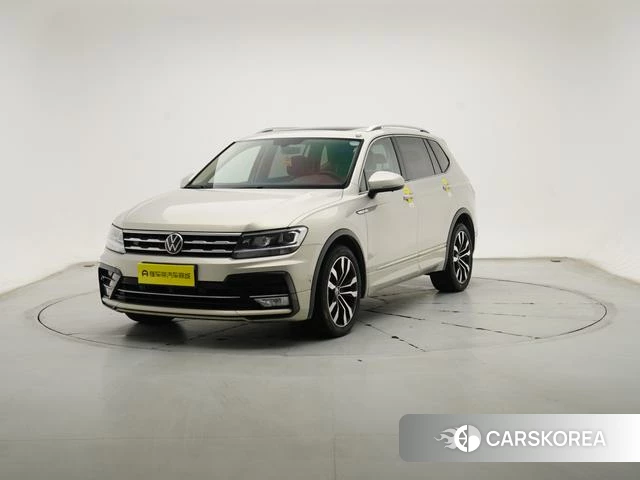 Volkswagen Tiguan L 2021 Серебристо-серый из Китая, фото 3