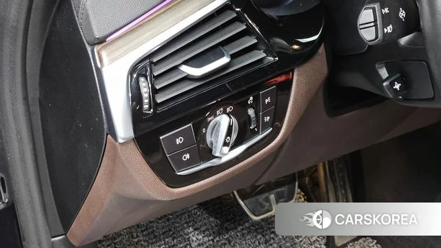 BMW 5 Series (G30) 2019 Черный из Кореи, фото 3