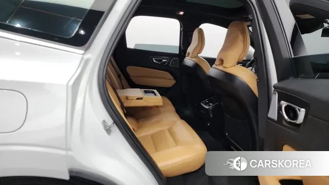 Volvo XC60 second Generation 2019 Белый из Кореи, фото 3