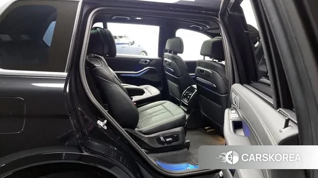 BMW X7 (G07) 2025 Черный из Кореи, фото 3