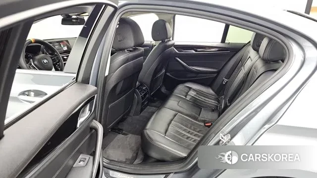 BMW 5 Series (G30) 2018 Цвет галактики из Кореи, фото 3