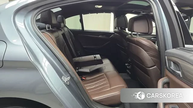 BMW 5 Series (G30) 2018 Серебристо-серый из Кореи, фото 3