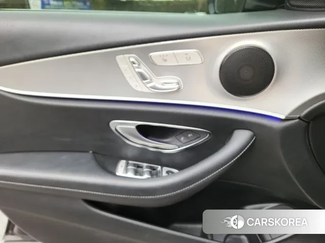 Mercedes-Benz E-Class W213 2018 Черный из Кореи, фото 3