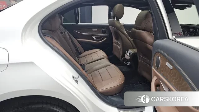 Mercedes-Benz E-Class W213 2022 Белый из Кореи, фото 3