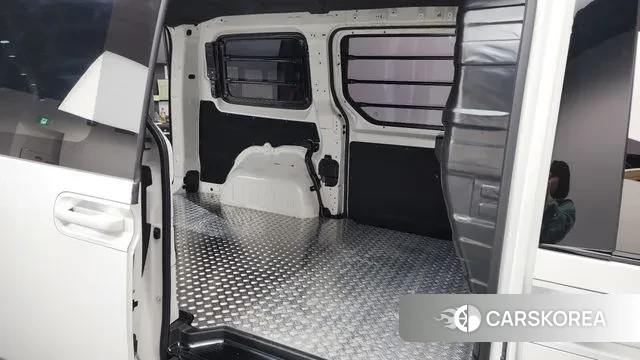 Hyundai Staria 2024 Белый из Кореи, фото 3