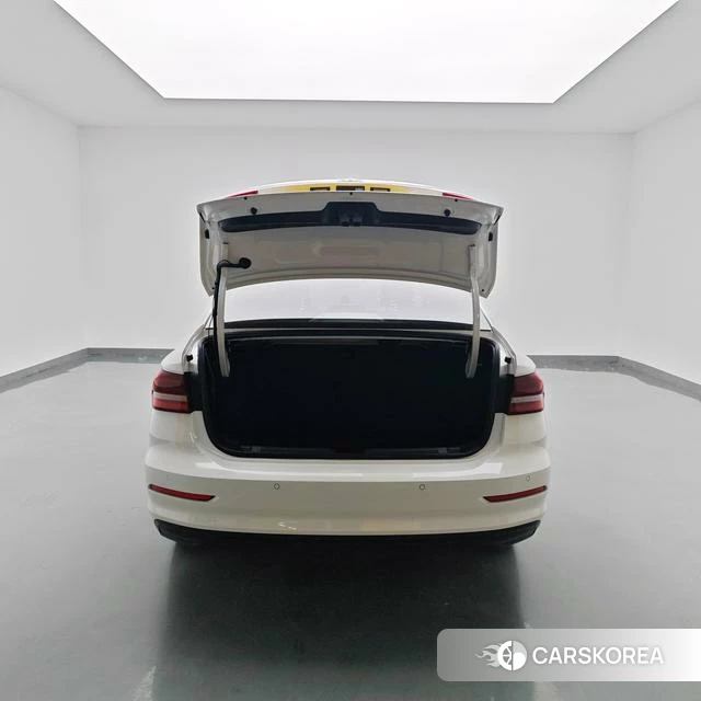 Volkswagen Lavida 2022 Белый из Китая, фото 3