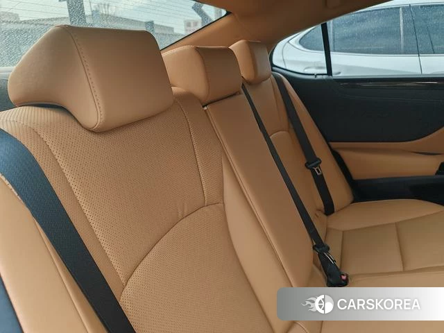 Lexus ES 2023 Серебристо-серый из Китая, фото 3