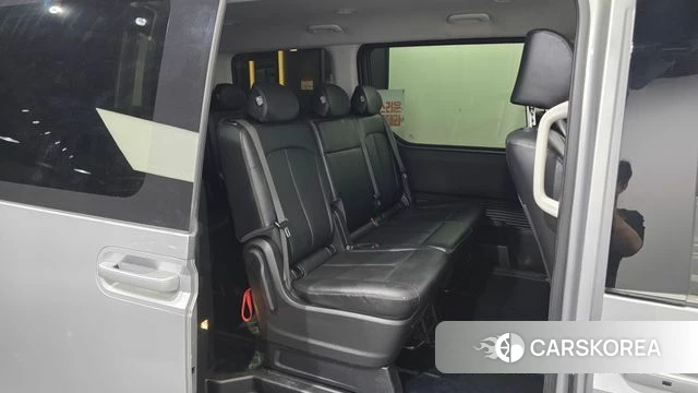 Hyundai Staria 2023 Серебристо-серый из Кореи, фото 3