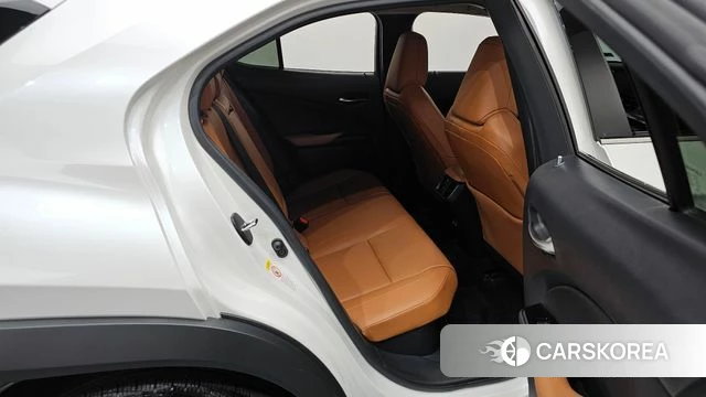 Lexus UX250h 2019 Белый из Кореи, фото 3