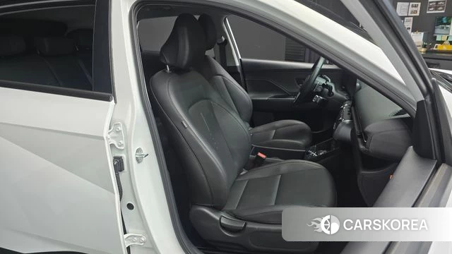 Hyundai Kona Hybrid (SX2) 2023 Белый из Кореи, фото 3
