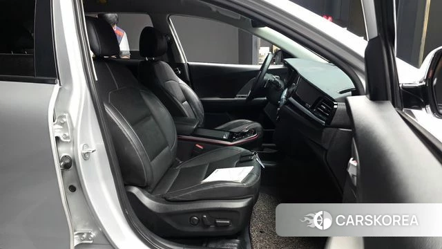 Kia Niro Plus 2022 Серебристо-серый из Кореи, фото 3