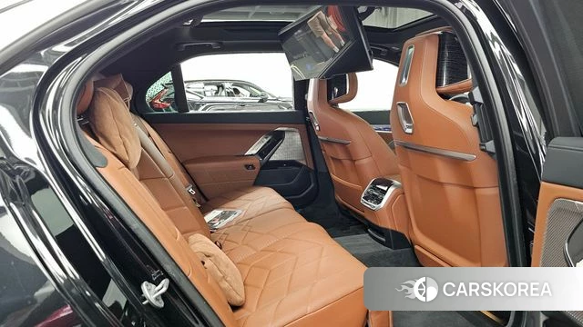 BMW 7 Series (G70) 2025 Черный из Кореи, фото 3