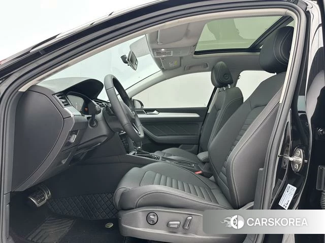 Volkswagen Magotan 2024 Черный из Китая, фото 3