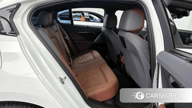 BMW 5 Series (G60) 2024 Белый из Кореи, фото 3