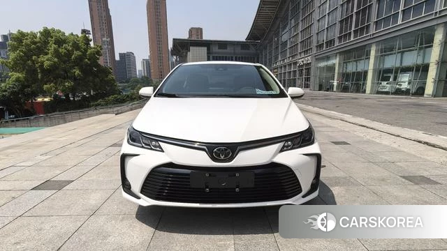 Toyota Corolla 2023 Белый из Китая, фото 3