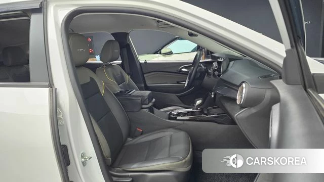 Chevrolet (GM Daewoo) Trax Crossover 2023 Белый из Кореи, фото 3