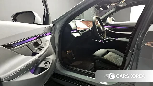 BMW 5 Series (G60) 2025 Серый из Кореи, фото 3