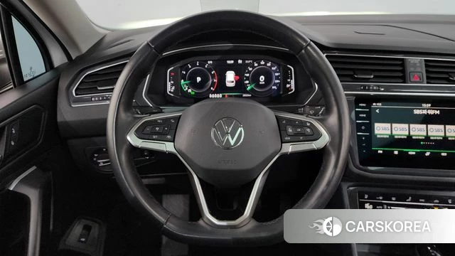 Volkswagen Tiguan Allspace 2024 Белый из Кореи, фото 3
