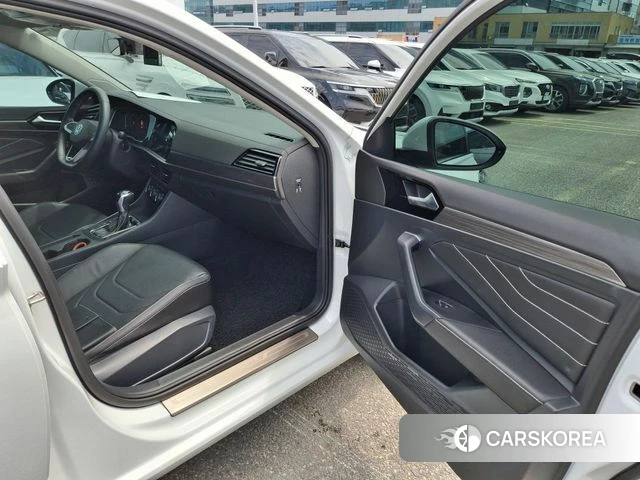Volkswagen 7th Generation of Jetta 2023 Белый из Кореи, фото 3