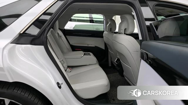 Hyundai Grandeur Hybrid (GN7) 2023 Белый из Кореи, фото 3