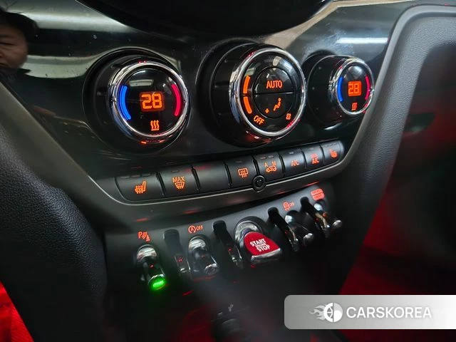 Mini Cooper Countryman 2023 Черный из Кореи, фото 3