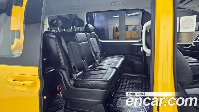 Hyundai Staria 2023 Желтый из Кореи, фото 3