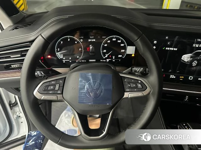 Volkswagen Touareg 3rd generation 2026 Белый из Кореи, фото 3