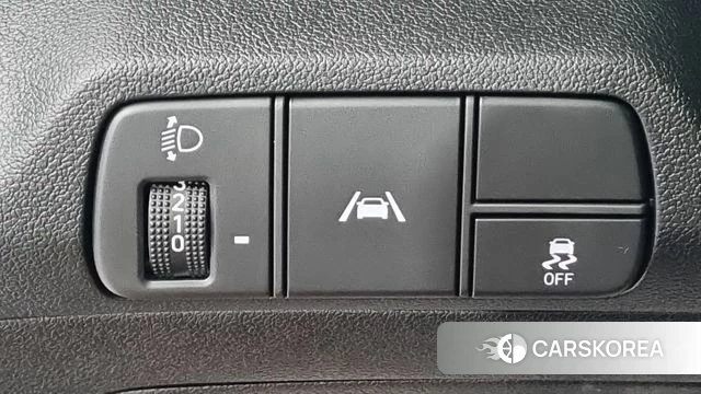 Hyundai Avante (CN7) 2021 Светло-серебряный цвет из Кореи, фото 3