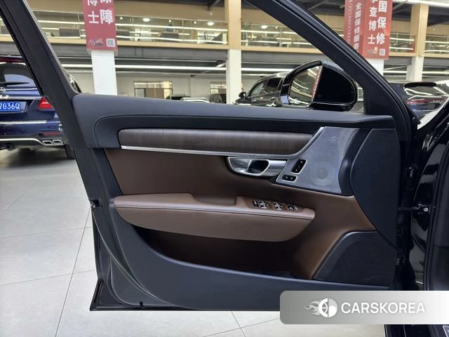 Volvo S90 2023 Черный из Китая, фото 3